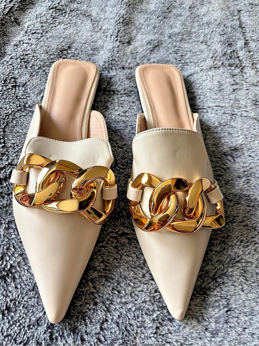Pointed Toe Chain Mules in Cream EU 43 Like New